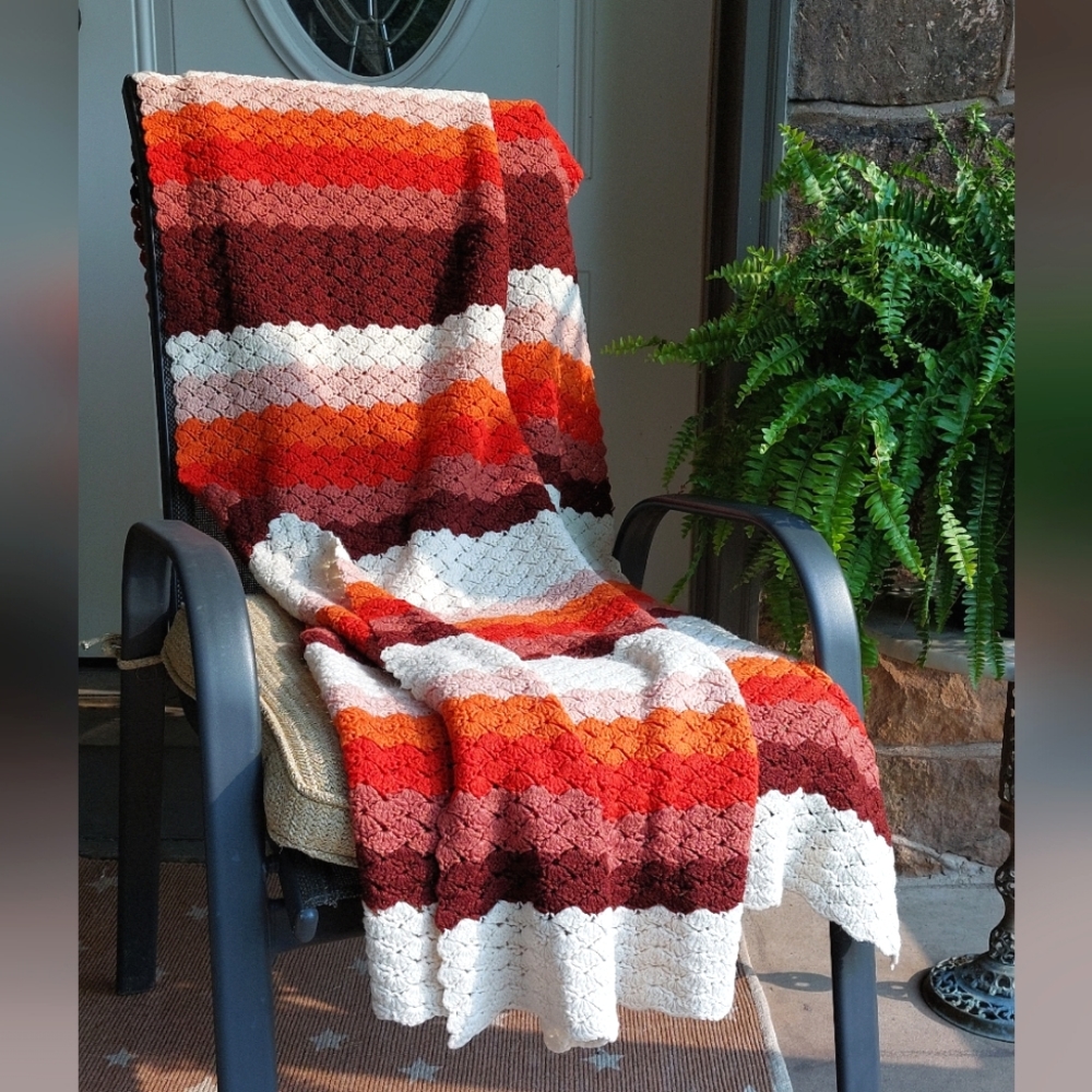 Absolutely beautiful retro/ vintage hand-knit afghan warm color-way